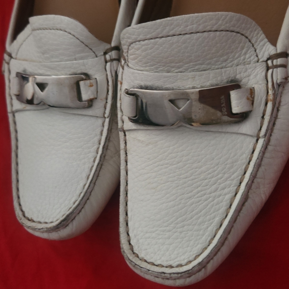 Prada White Leather Flats with Minimalist Design - Picture 7 of 10